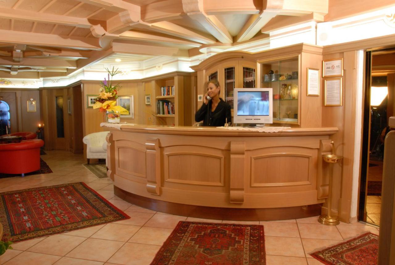 Hotel Alle Alpi モエナ エクステリア 写真
